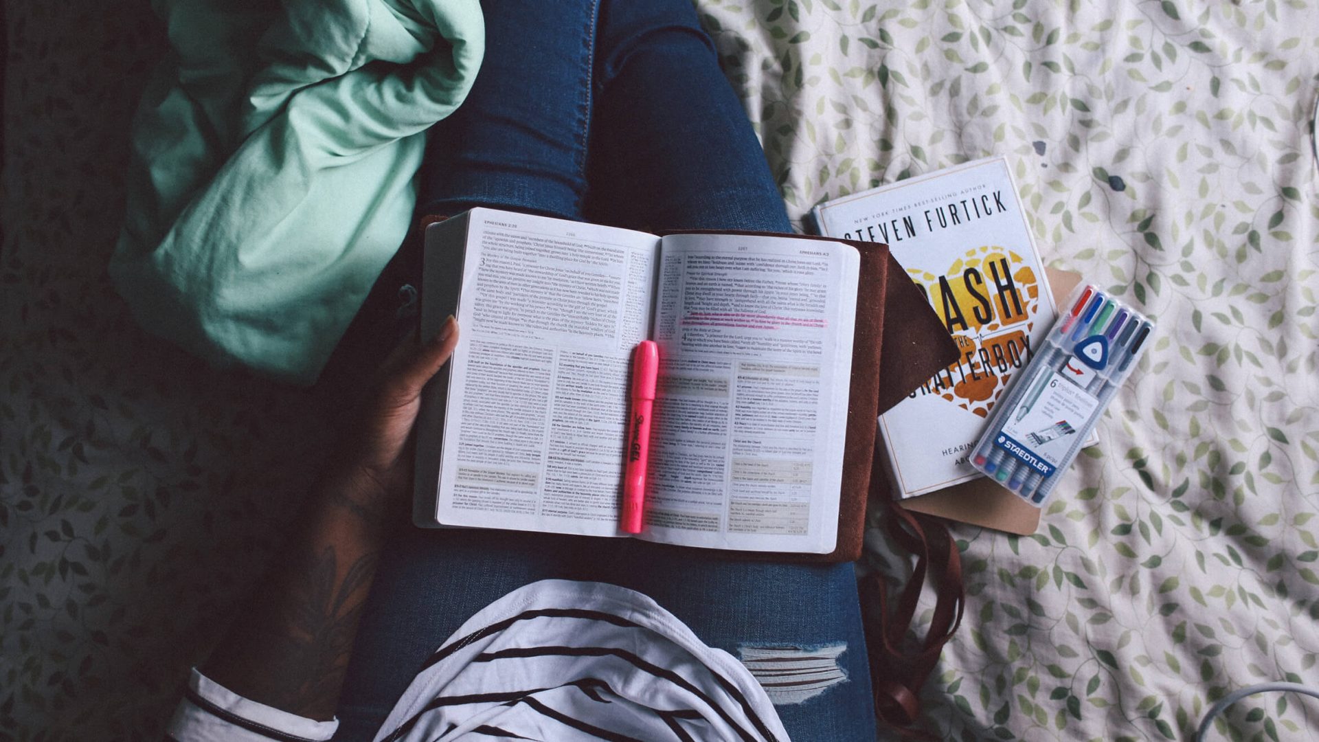 Biblereading-jazmin-quaynor-36221-unsplash (1)