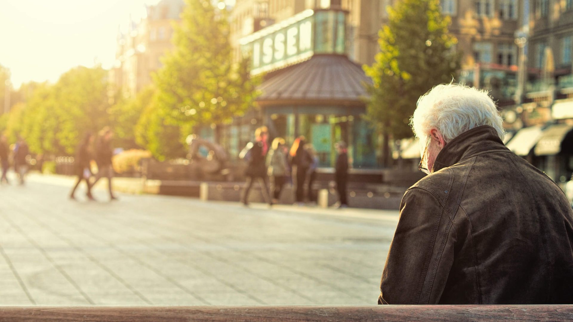 ElderlyDis_huy-phan-100866-unsplash